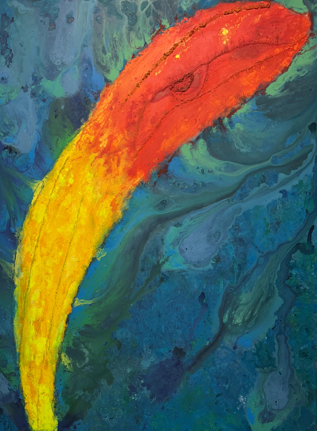 Radiance III tiefes Blau mit warmem Farbkamm. Präzise Kontraste formen ein ruhiges, intensives Zentrum der Serie.– Radiance III als Tageslichtaufnahme.