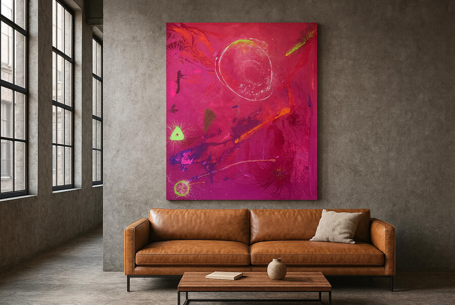 rawcolours – Radiance IV Ansicht im Loft (Tageslicht) Loft‑Mockup der Radiance IV von rawcolours: „Celestial Pulse“ als großformatiges Unikat im Tageslicht – intensive Neon‑Akzente, starke Raumwirkung.